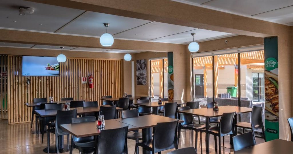 Sala comedor de hotel minero